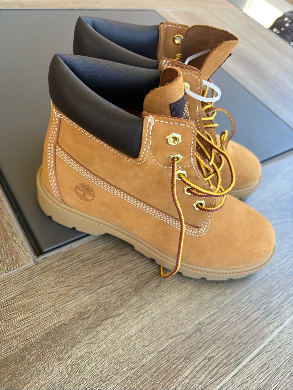 Timberland Kids' Classic Wheat Nubuck Boots size 3 Little Kids NWOT